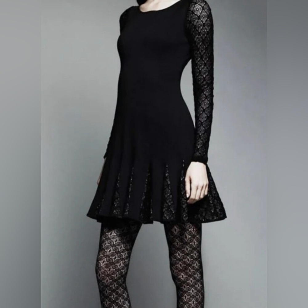 Black Lace Sleeve Pleated Dress Elegant & Classy Scoop Neck size 6